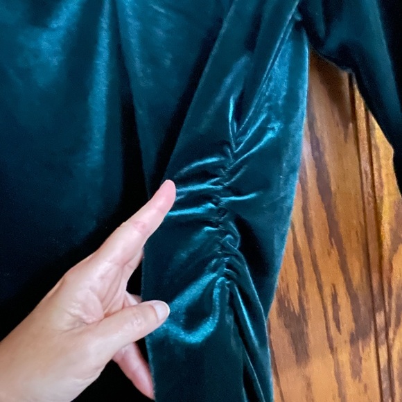 Luxurious Vince Camuto Dark Green Velvet Tunic - Picture 3 of 7